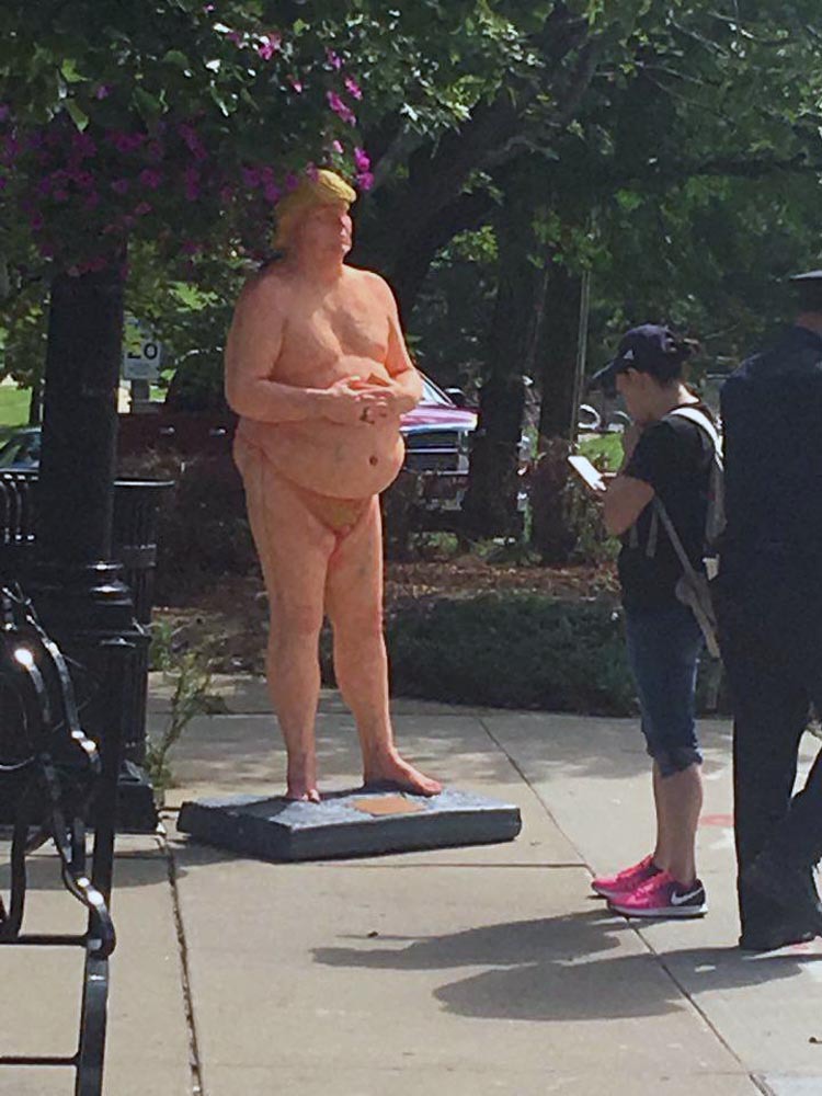 trump naked 2016.jpg trump naked 2016.jpg