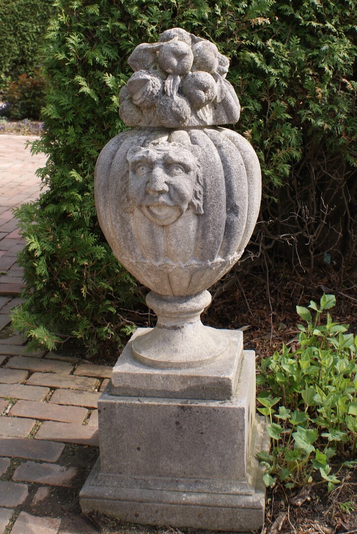 Gargoyle right.JPG Gargoyle right.JPG