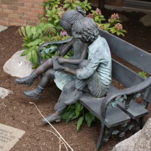 Readers Left Angle