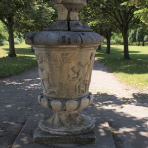 Grand Italiante Urn B2.JPG