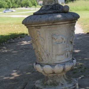 Grand Italiante Urn B3.JPG